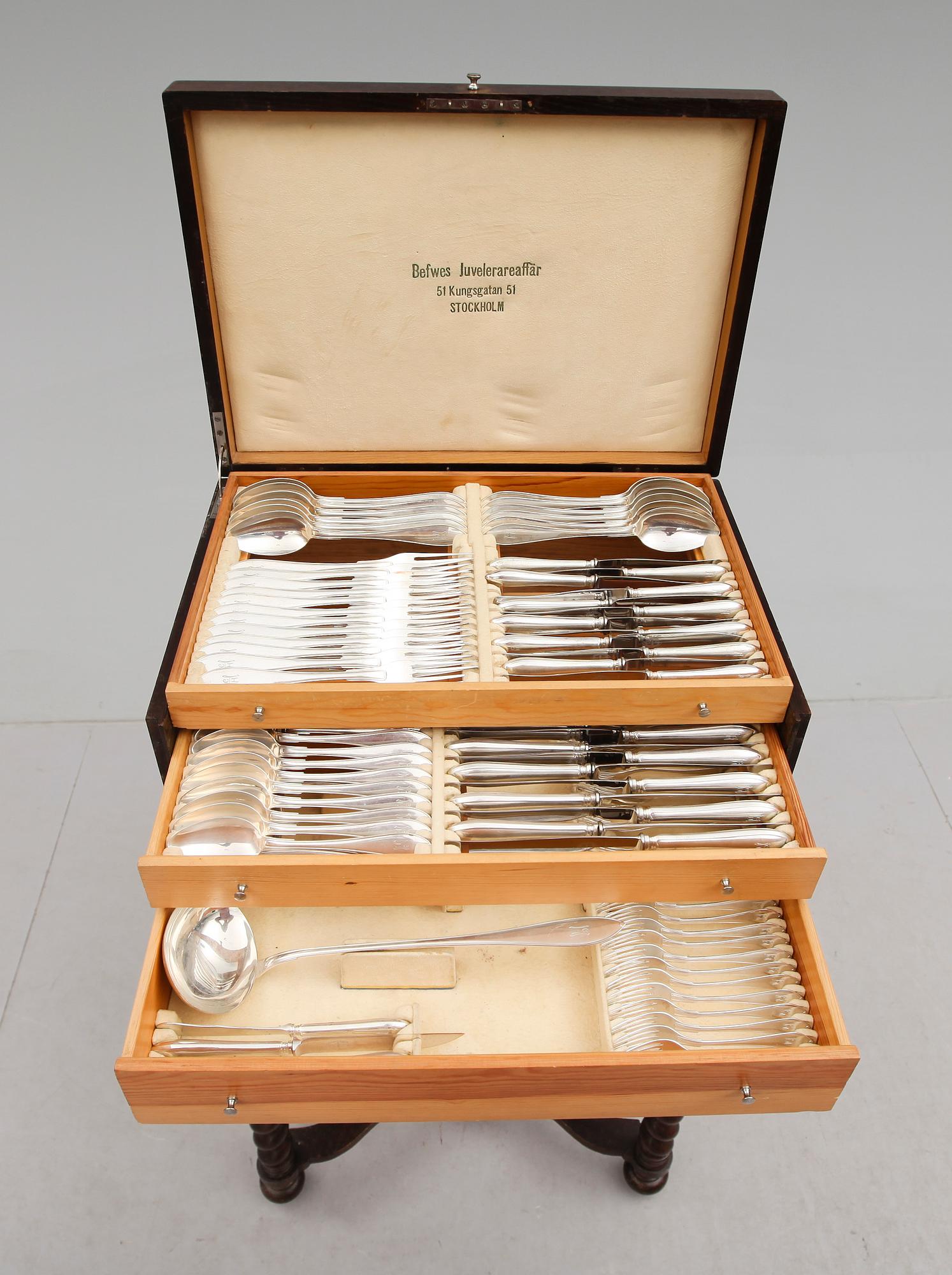 BESTICK, 114 delar,  silver, Stockholm ca 1917. Vikt ca 4639 gram.