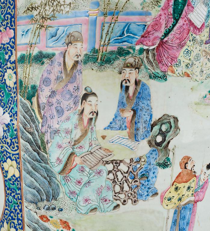 Praktvas, porslin. Qingdynastin, 1800-tal.