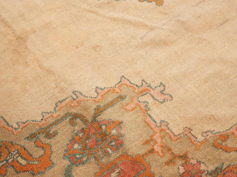 MATTA. Antique Ushak. 548 x 380,5 cm.