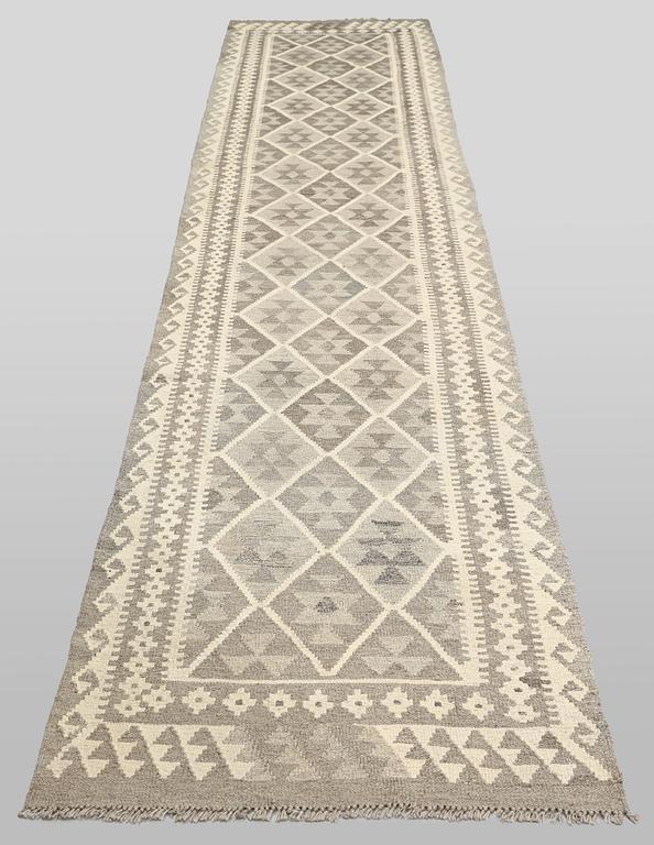 A Kilim runner carpet, c. 397 x 86 cm.