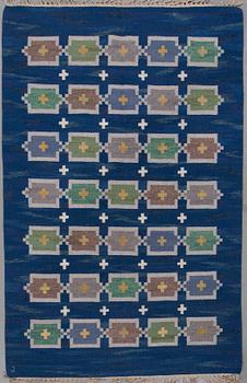 A CARPET, "Stjärnsund", flat weave, signed J (Judith Johansson), around 258 x 167 cm.