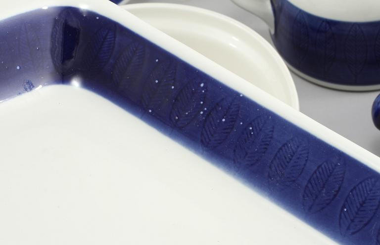 SERVISDELAR, 45 st, porslin, "Koka blå", Hertha Bengtsson, Rörstrand, 1956-88.