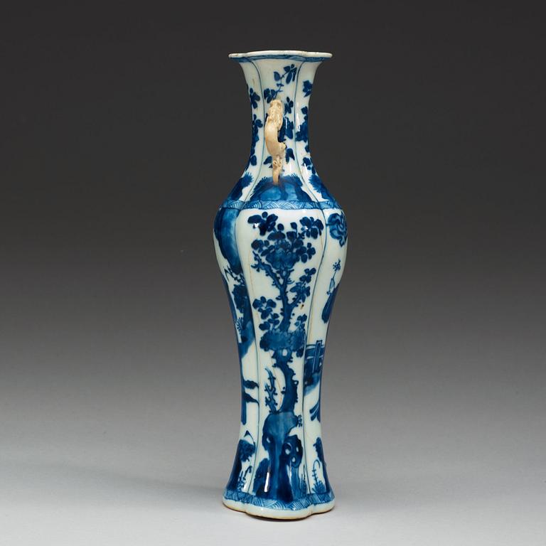 A blue and white vase, Qing dynasty, Kangxi (1662-1722).