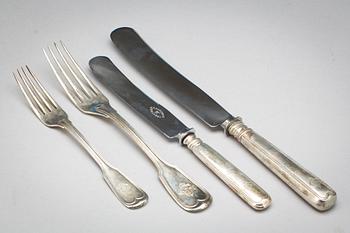 BESTICK, silver 800/750, 48 delar, Gebr. Friedländer/Strube & Sohn, Tyskland omkr 1900. Total vikt inkl stålblad 3344 g.