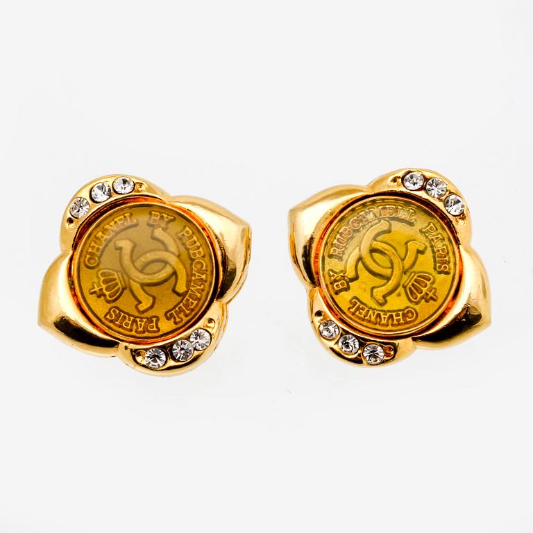 Chanel, earclips, metal, plastic and paste, approx 2,5 cm.