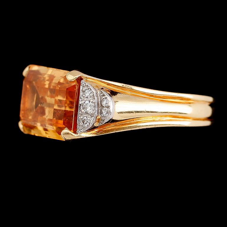 RING, 18 k guld med citrin och briljantslipade diamanter. Vikt ca 7 g.
