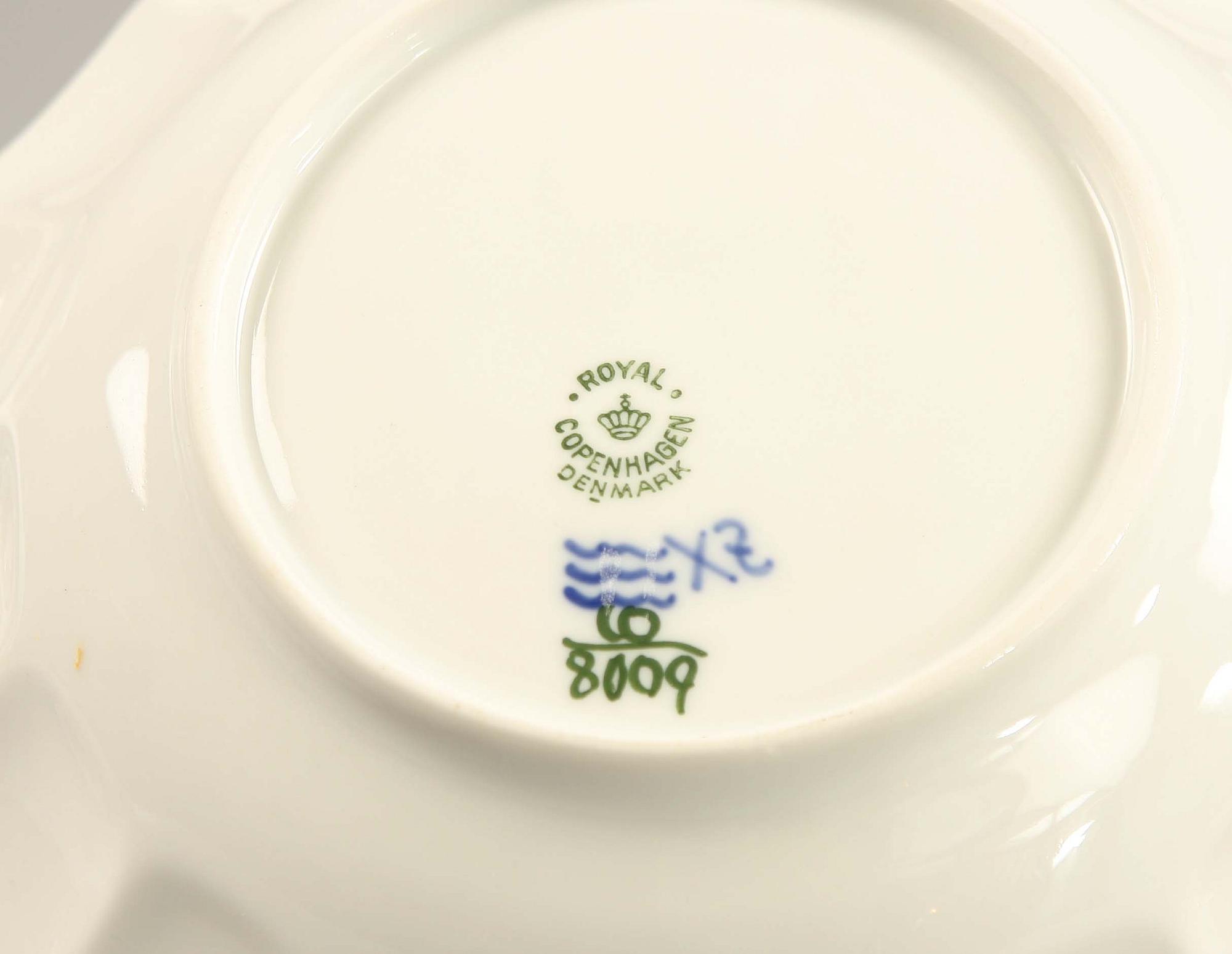 PARTI PORSLIN, 4 delar, "Blå blomst", Royal Copenhagen.