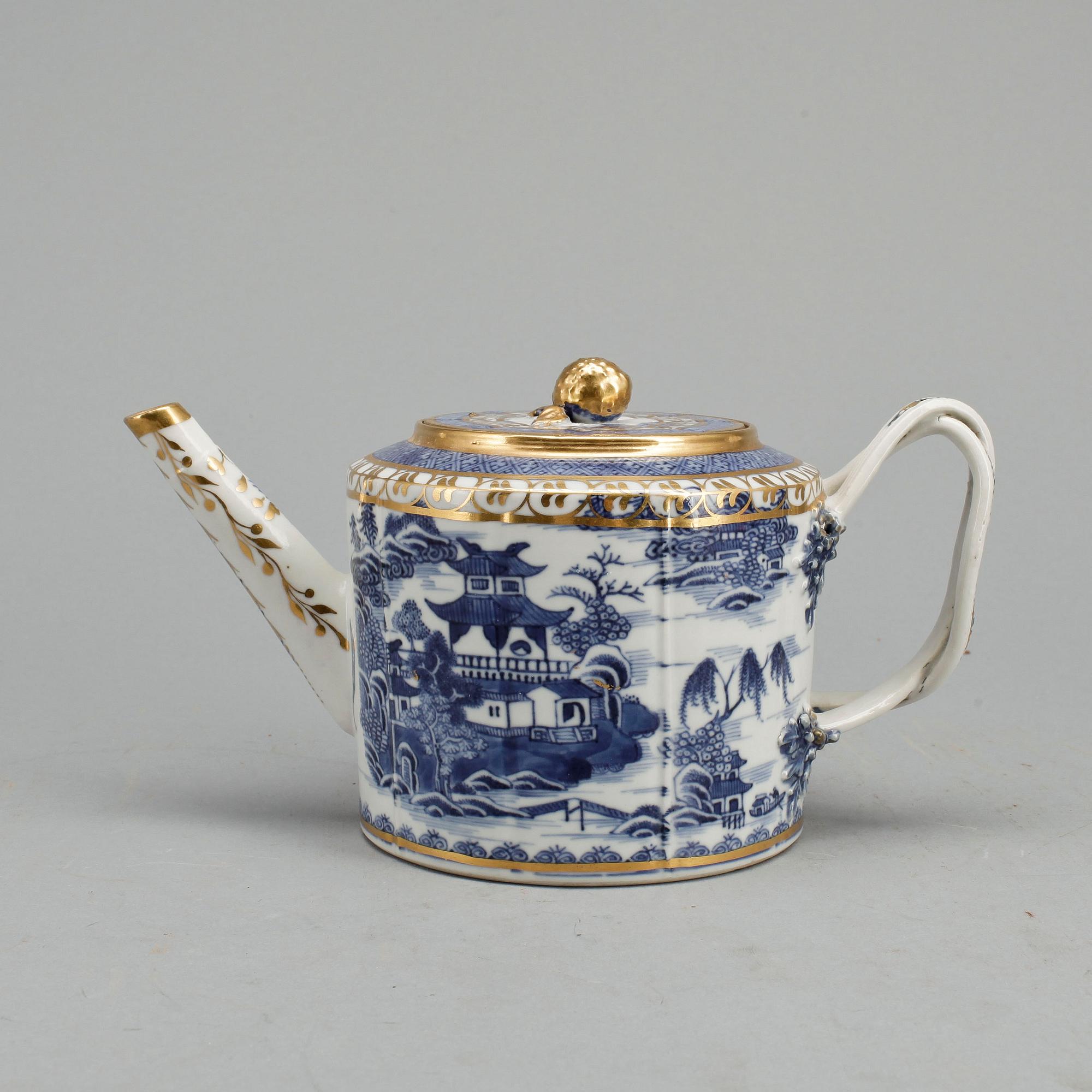 TEKANNA, porslin, Kina, Qingdynastin, Qianlong (1736-1796).