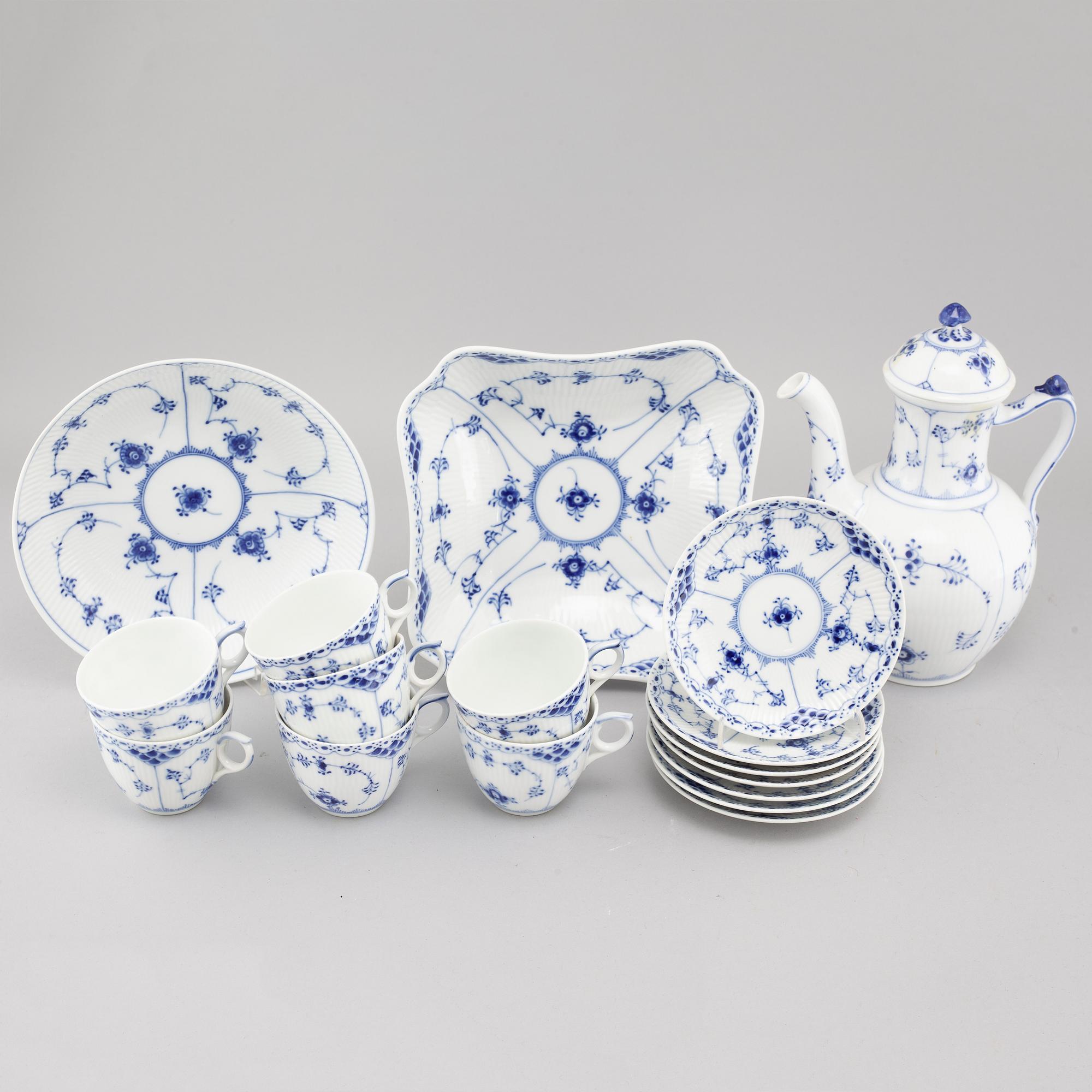 Ten pieces of porcelain tableware from Royal Copenhagen, model "Musselmalet", 20th century.