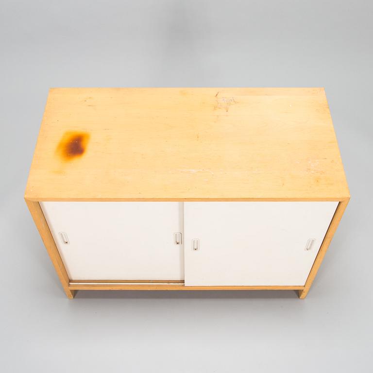 Aino Aalto, skåp, modell 217, O.Y. Huonekalu- ja Rakennustyötehdas A.B. 1900-talets mitt.