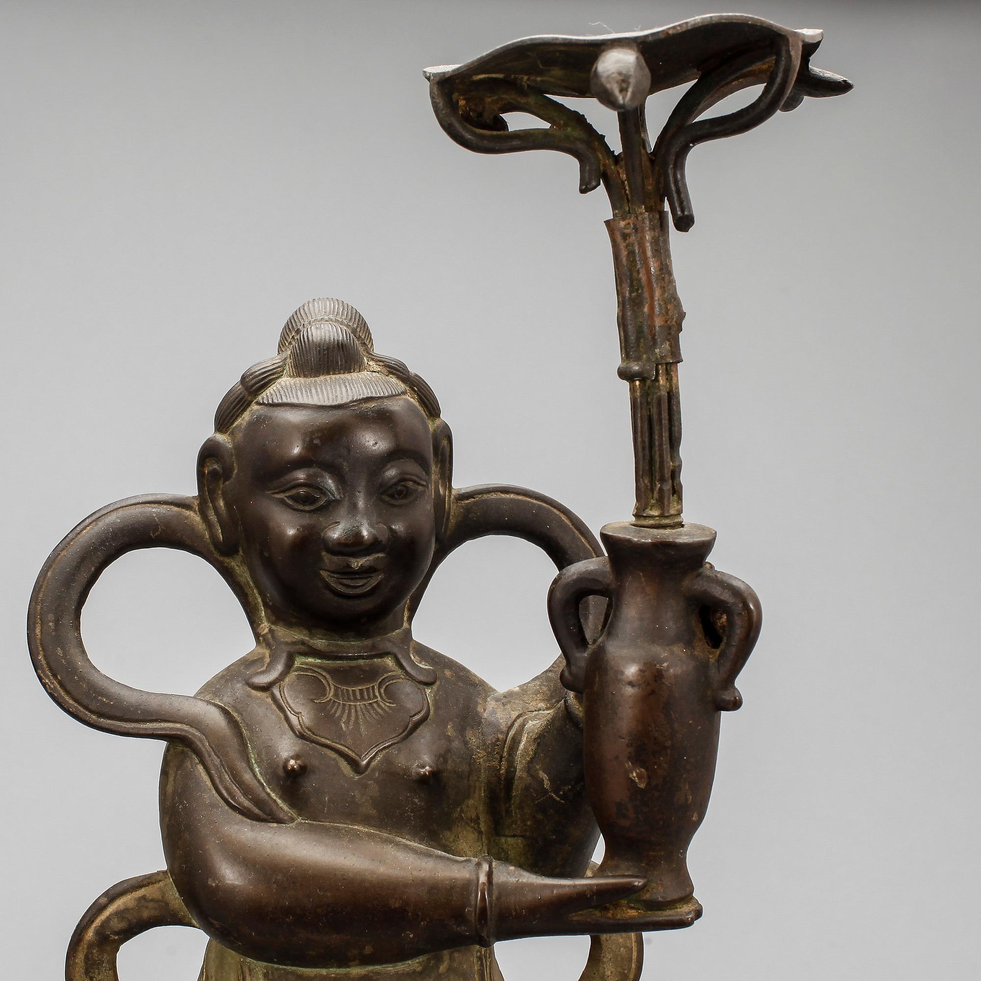 FIGURINER, 2 st, brons, Kina omkring 1900.