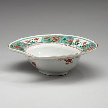 An enamelled barbers dish, Qing dynasty, 18th Century.