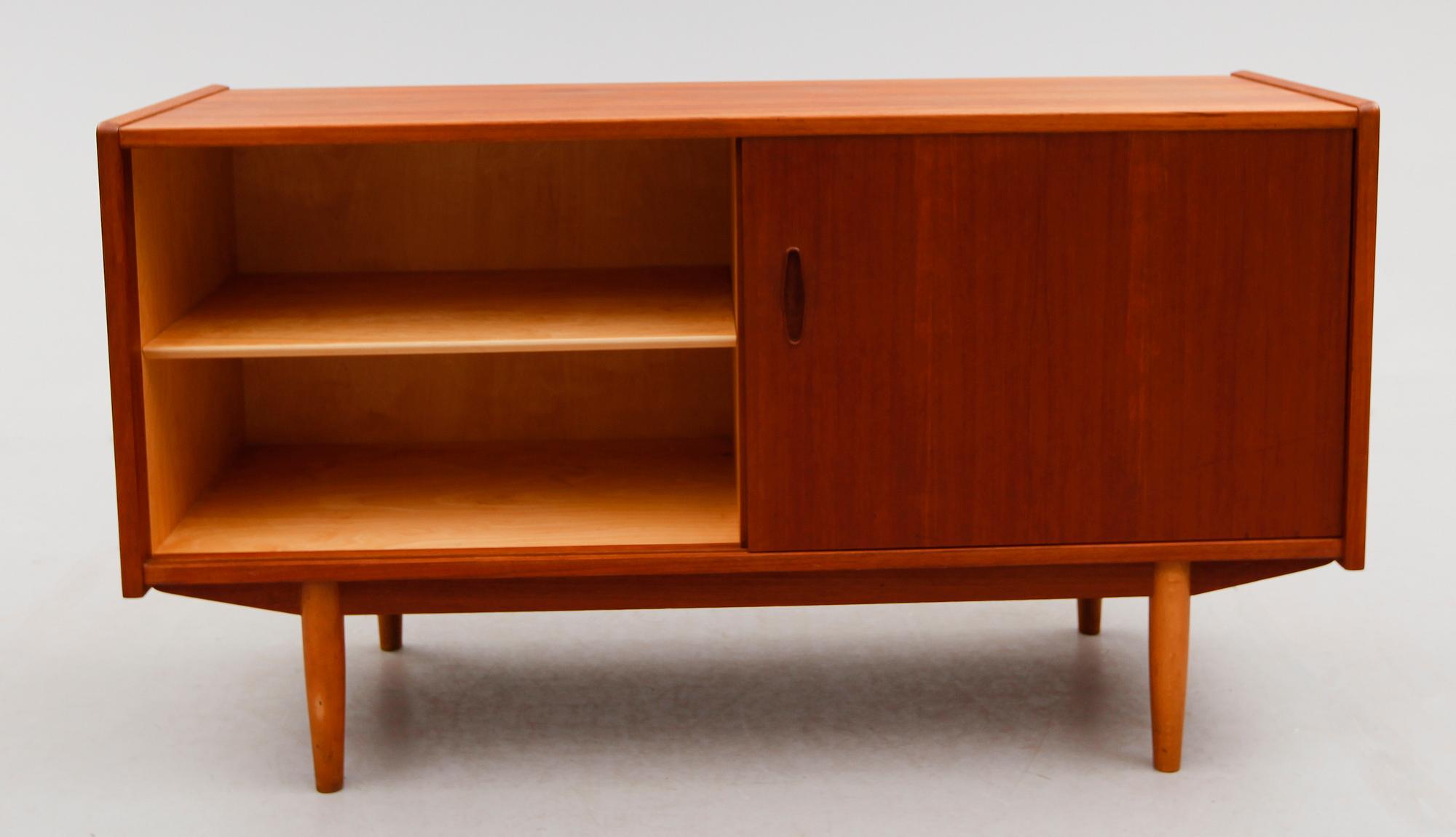 SIDEBOARD, "Trio", Nils Jonsson, Troeds, 1900-talets andra hälft.