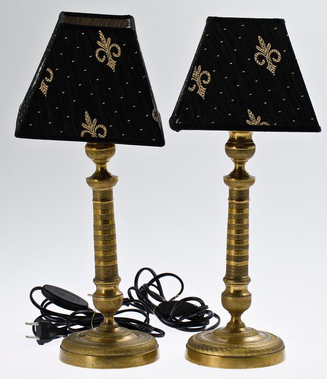 BORDSLAMPOR, ett par, brons, empire 1800-tal.