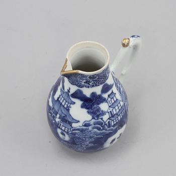 GRÄDDKANNA, porslin, Kina, 1700-tal.