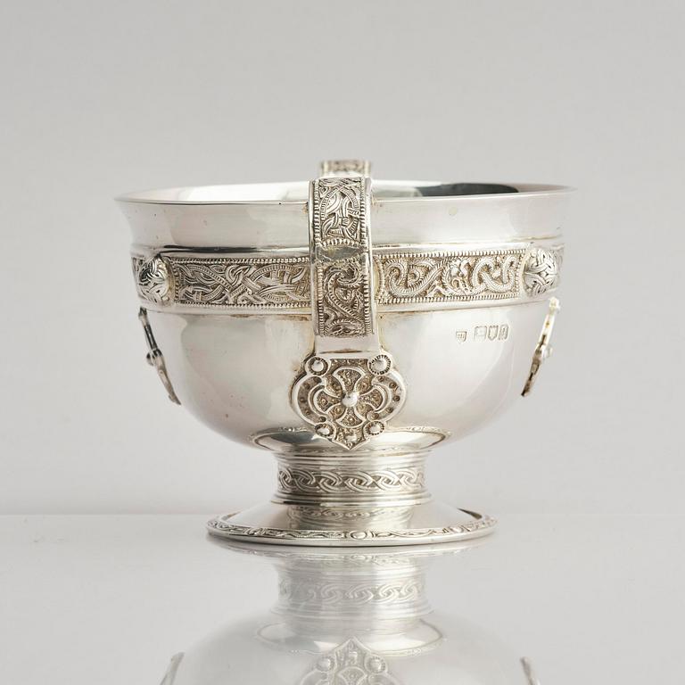 A British early 20th century silver bowl, mark of Lambert & Co (Herbert Charles Lambert), London 1911.