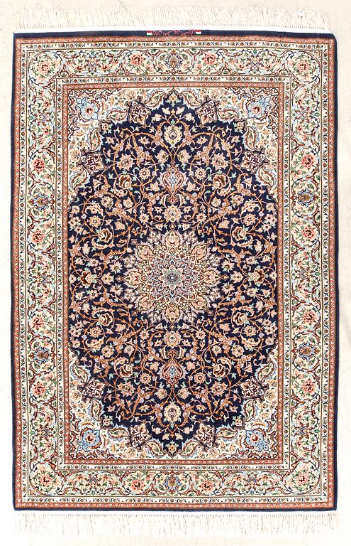 Matta Isfahan old signerad part silk ca 223 x 146 cm.