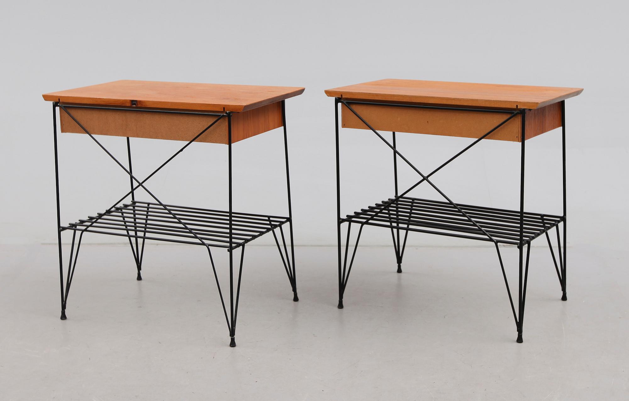 SÄNGBORD, 2 st snarlika, 1950-tal.