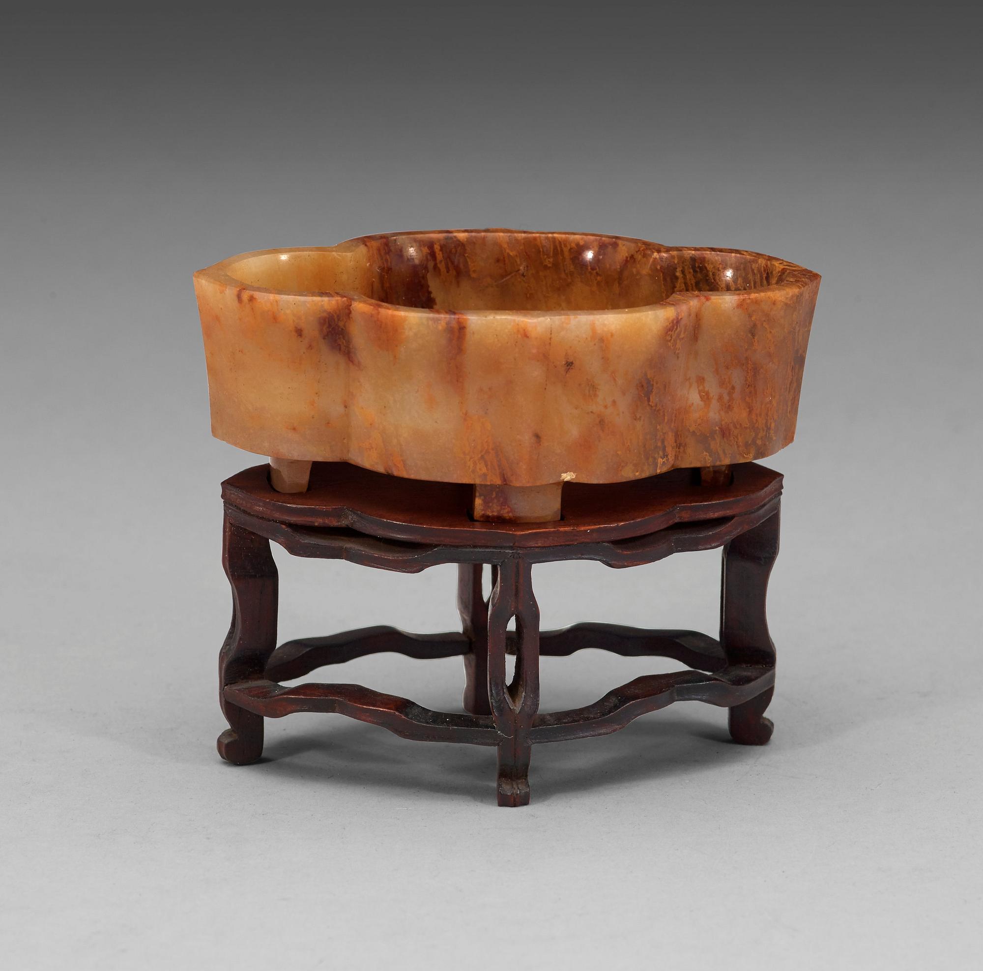 A Chinese agathe brush washer, late Qing dynasty.