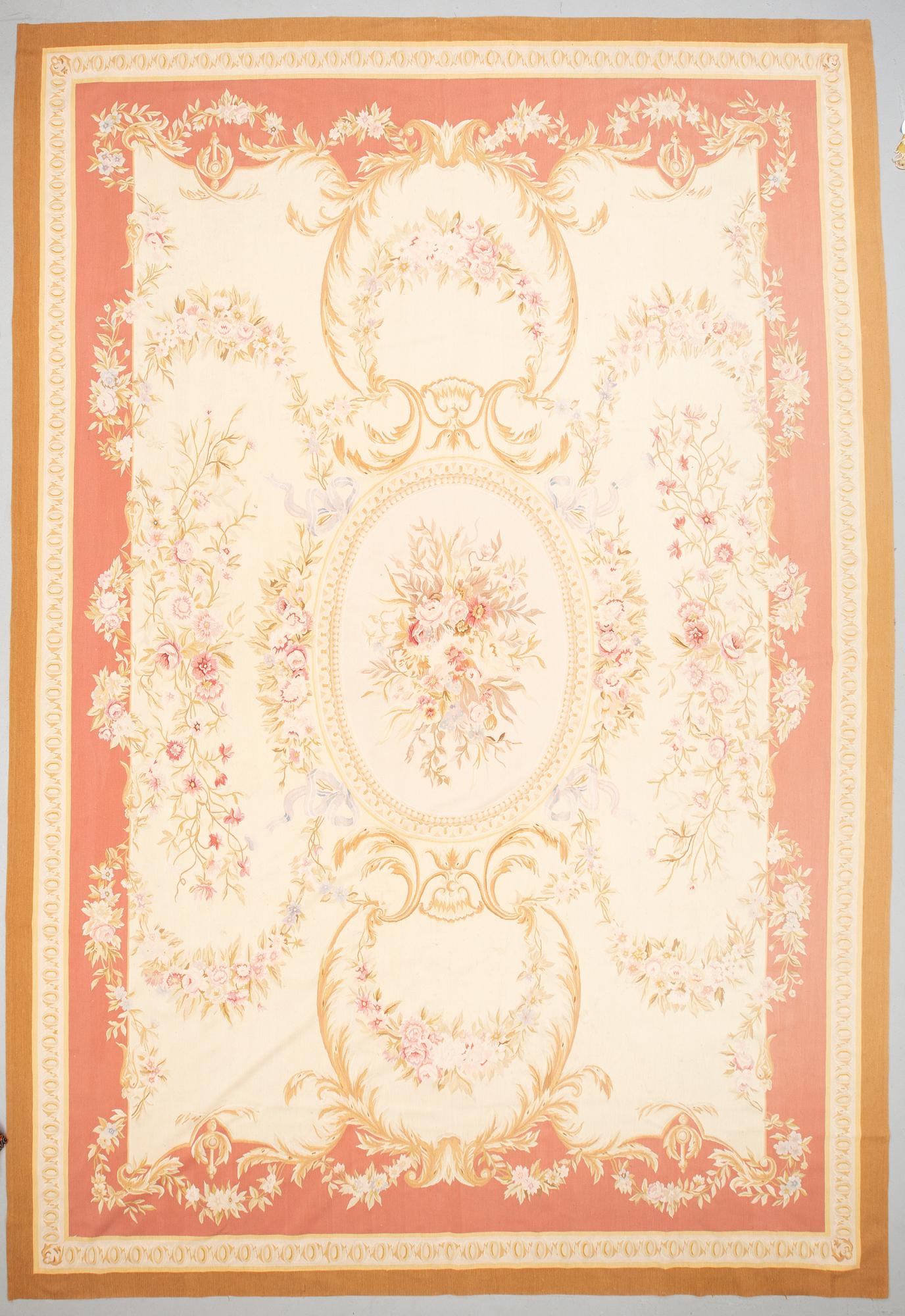 A CARPET, old, possibly Aubusson, tapestry weave, ca 490,5 x 332 cm.
