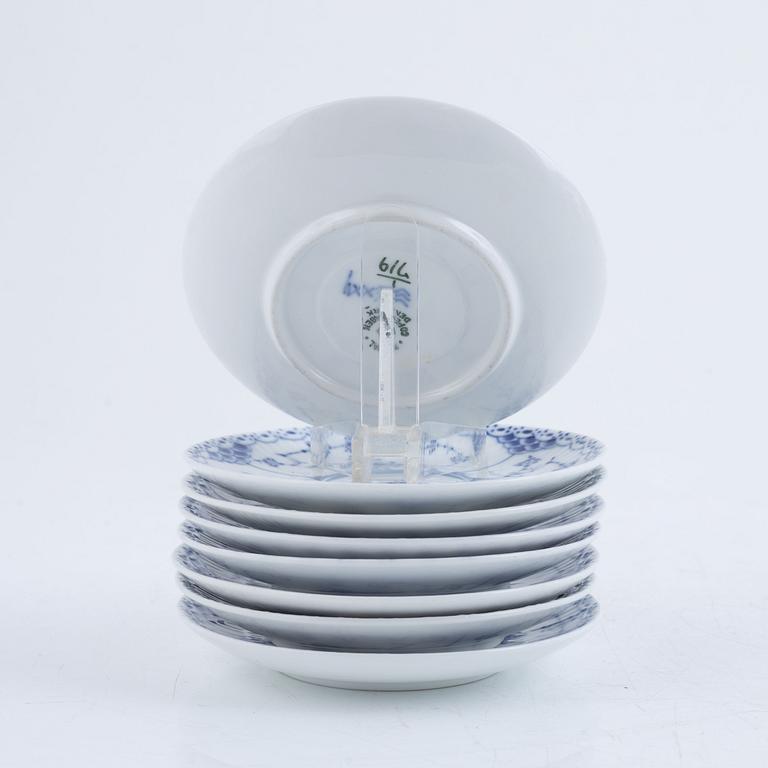 Service parts, 21 pieces, porcelain, "Musselmalet", full and half lace, Royal Copenhagen, Denmark.