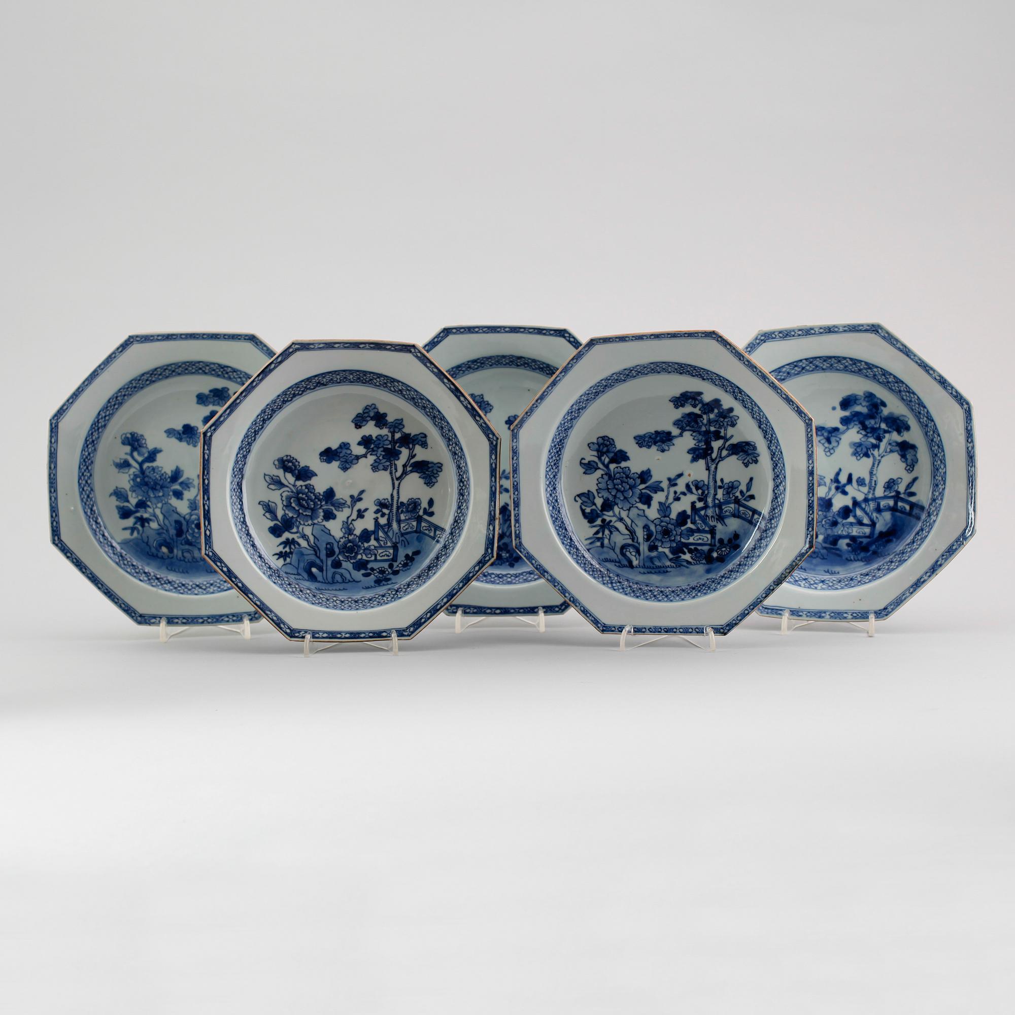 TALLRIKAR, 5 st, porslin, Kina, Qianlong 1736-1795.