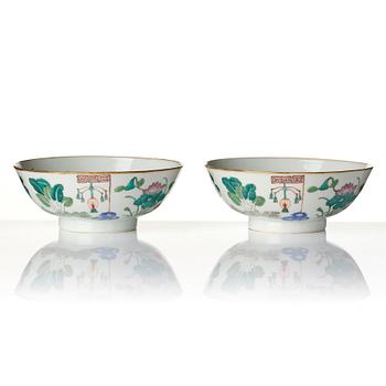 A pair of Chinese enamelled porcelain bowls, late Qing dynasty.