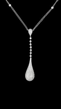 1115. COLLIER, briljantslipade diamanter, tot. 3.87 ct, i form av hängande droppe.