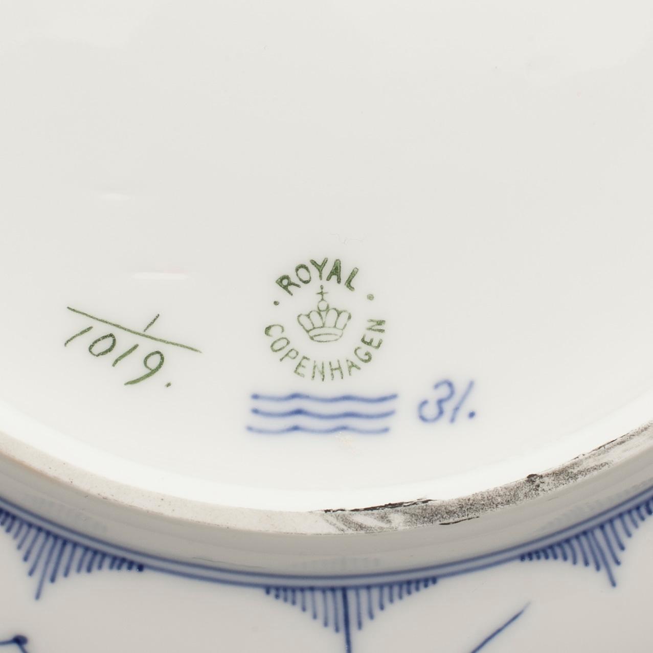SERVISDELAR, ca 90 delar, porslin, "Musselmalet", Royal Copenhagen.