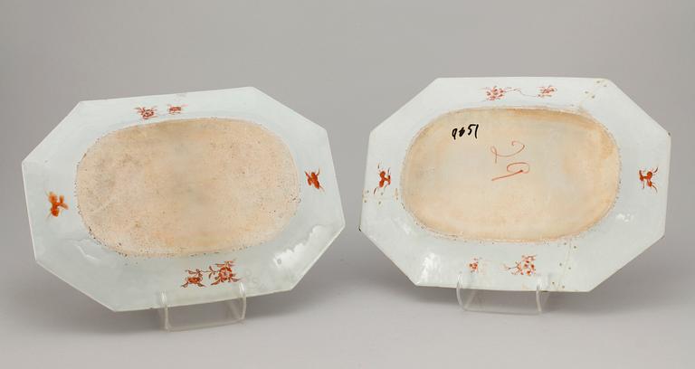 STEKFAT, ett par, porslin, Kina, Qianlong, 1700-tal.