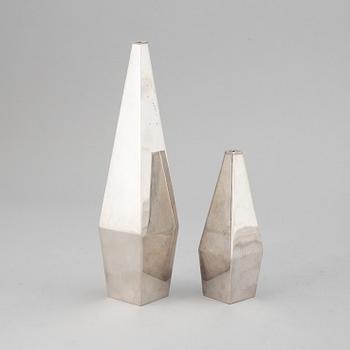 A Swedish 20th century silver vase and salt-caster, Ainar Axelsson, GAB, Stockholm 1956-1957.