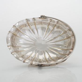 A set of six footed silver bowls, and a 
sweetmeat basket, Kultakeskus, Hämeenlinna 1943 and 1956.