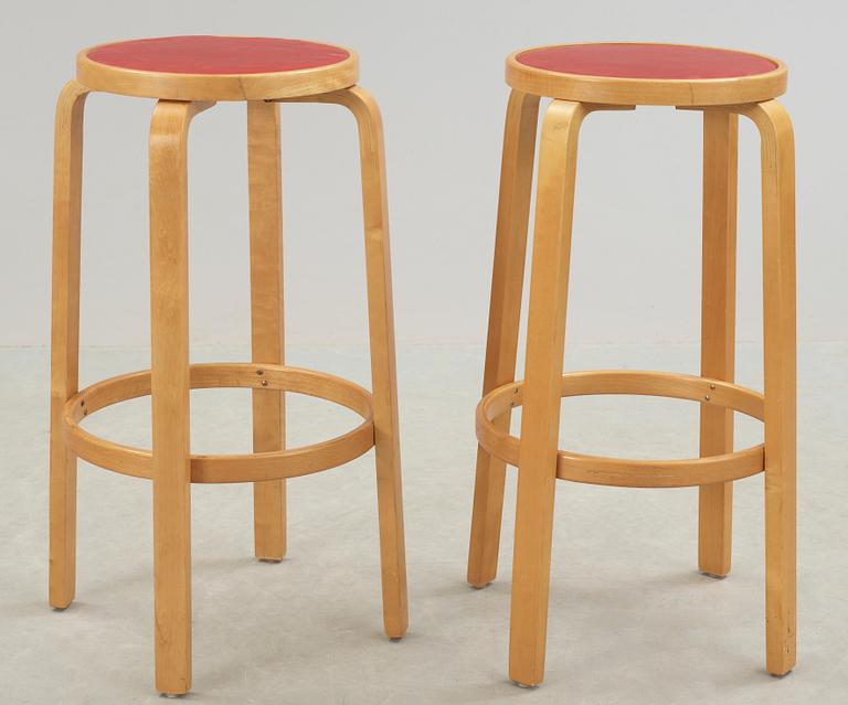 A pair of Alvar Aalto birch barstools, Svenska AB Artek Hedemora, 1946-56.