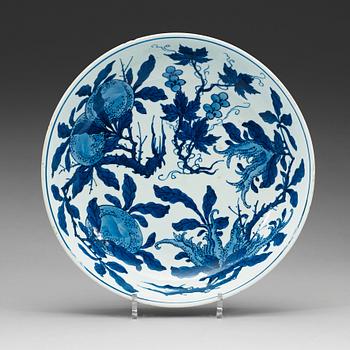 A blue and white dish, Qing dynasty, Kangxi (1662-1722).