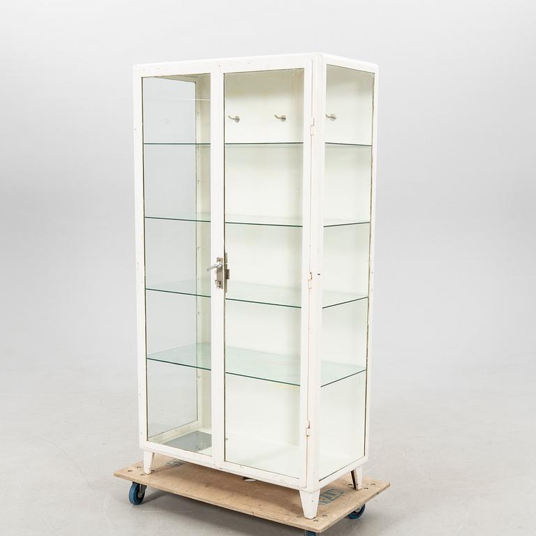 Läkarskåp Mellaneuropa 1900-talets mitt.