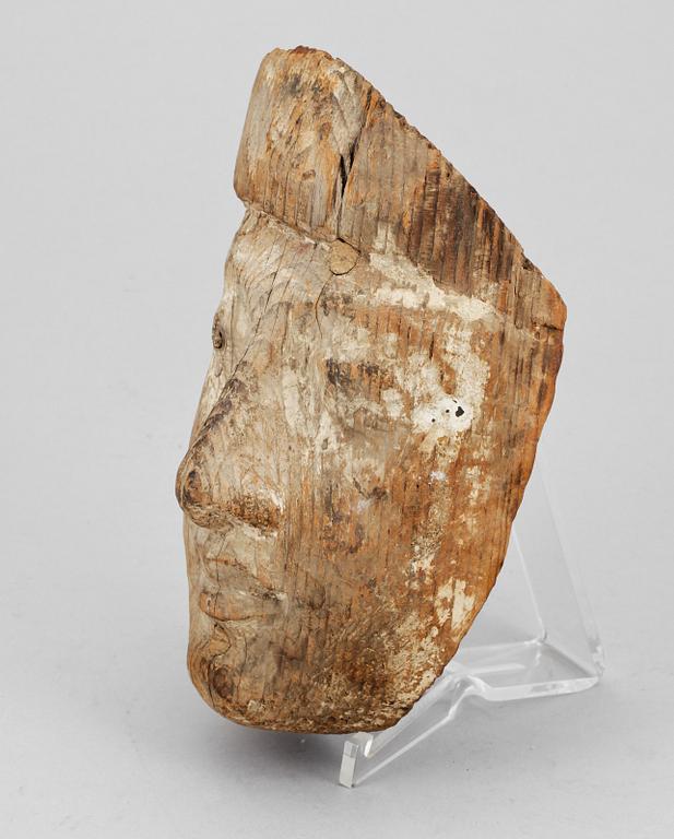 MASK FRÅN MUMIEKISTA, trä, Egypten, sannolikt sentid, 664-331 f Kr.