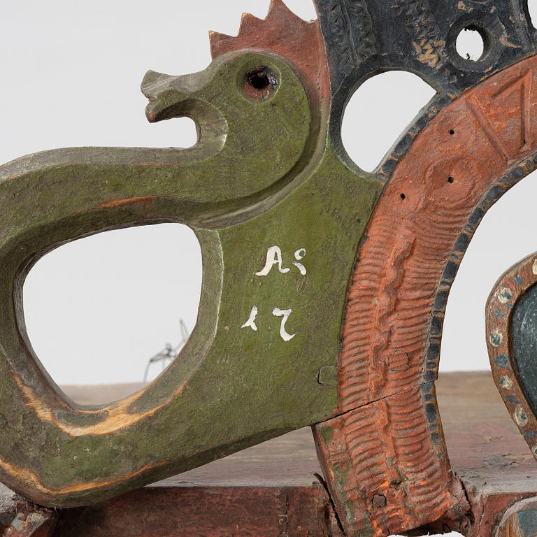 A Swedish carved and painted folk art shelf from Hälsingland, 18th / 19th century.