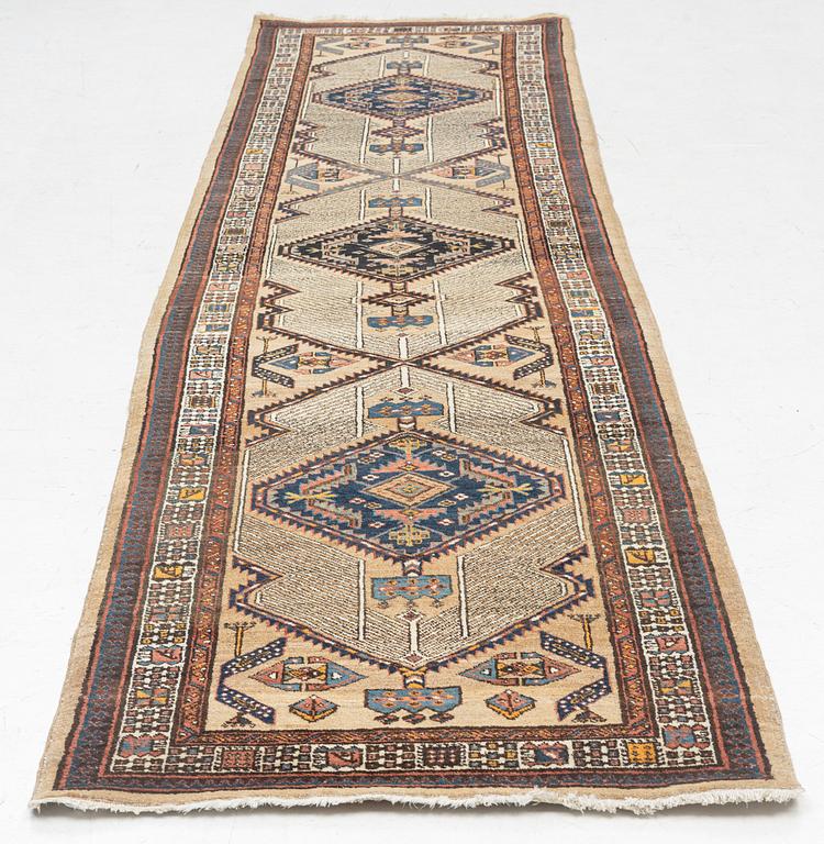 A Sarab runner, semi-antique, c. 350 x 90 cm.
