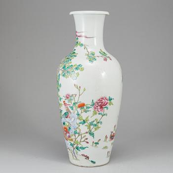 A large famille rose vase, 20th century.