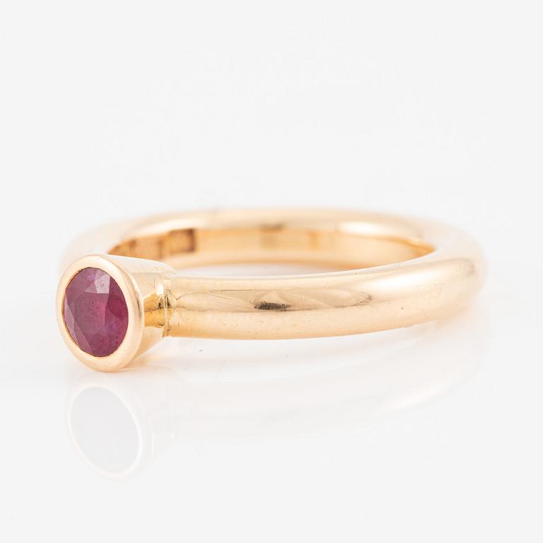Earrings and ring, 18K gold with rubies. Sandström de Wit.