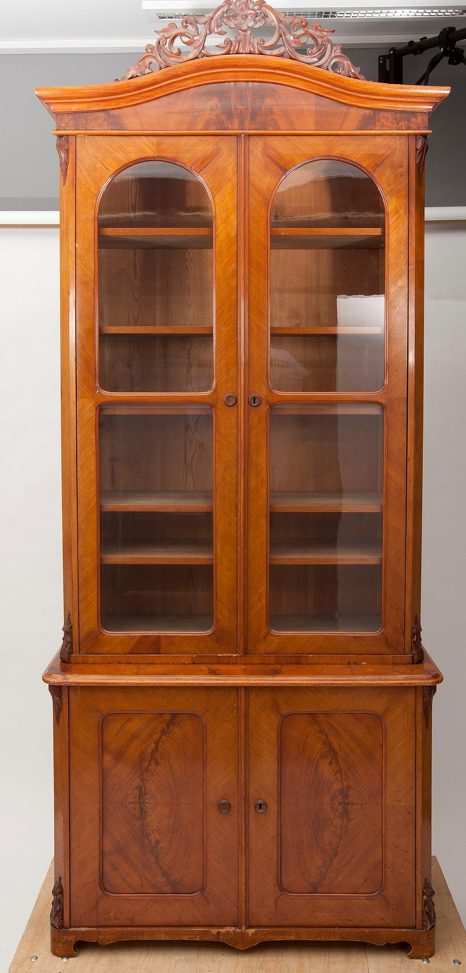 BOKSKÅP, 1800-talets senare hälft.