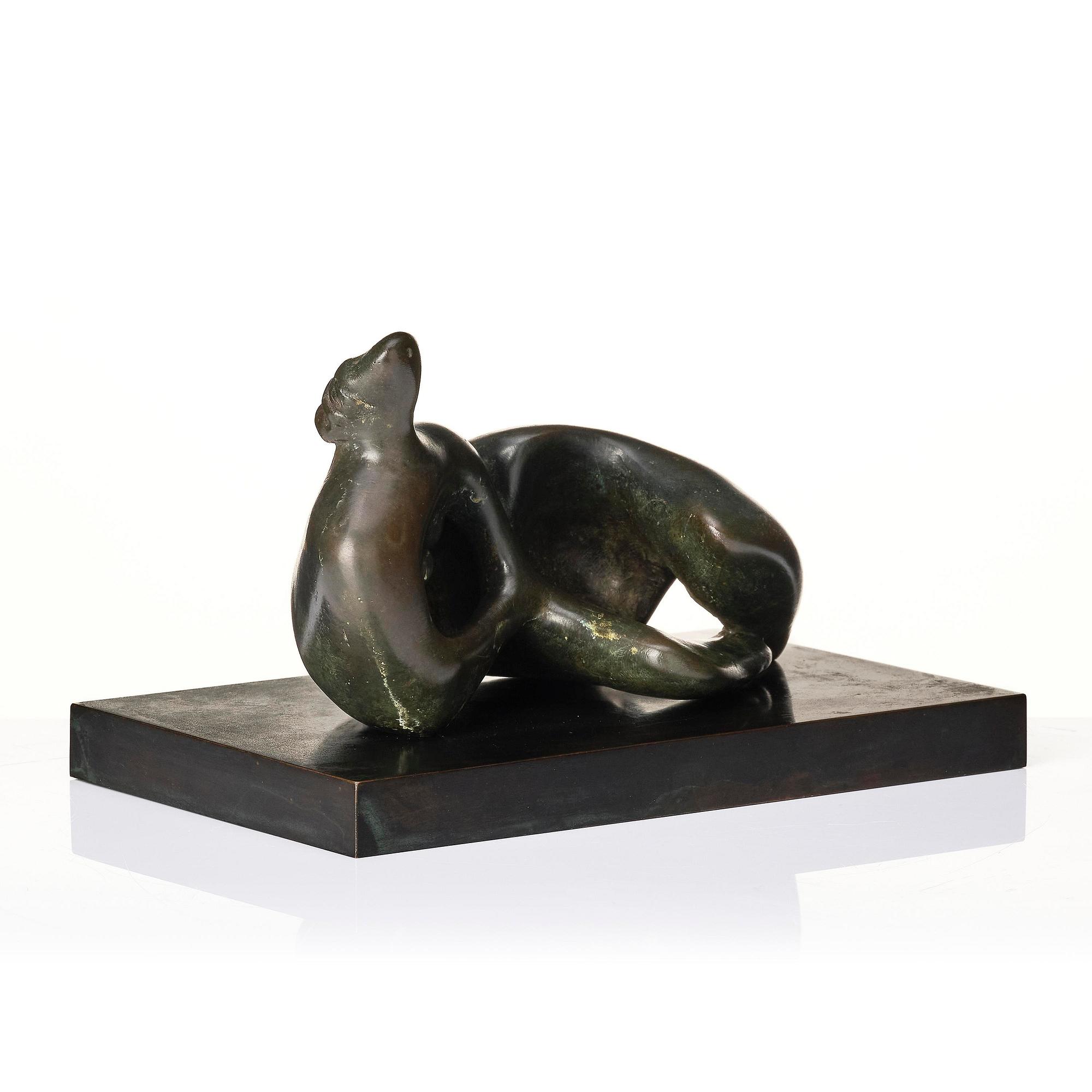 Henry Moore, "Reclining Figure Curved: Smooth".