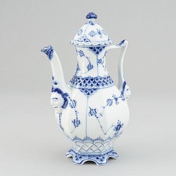 Royal Copenhagen, a mocca porcelain service (17 pcs), 'Musselmalet'.