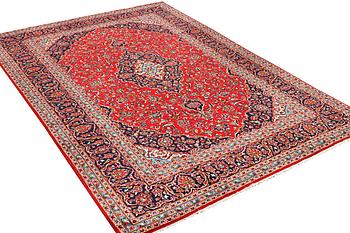 A Kashan carpet, a. 360 x 245 cm.