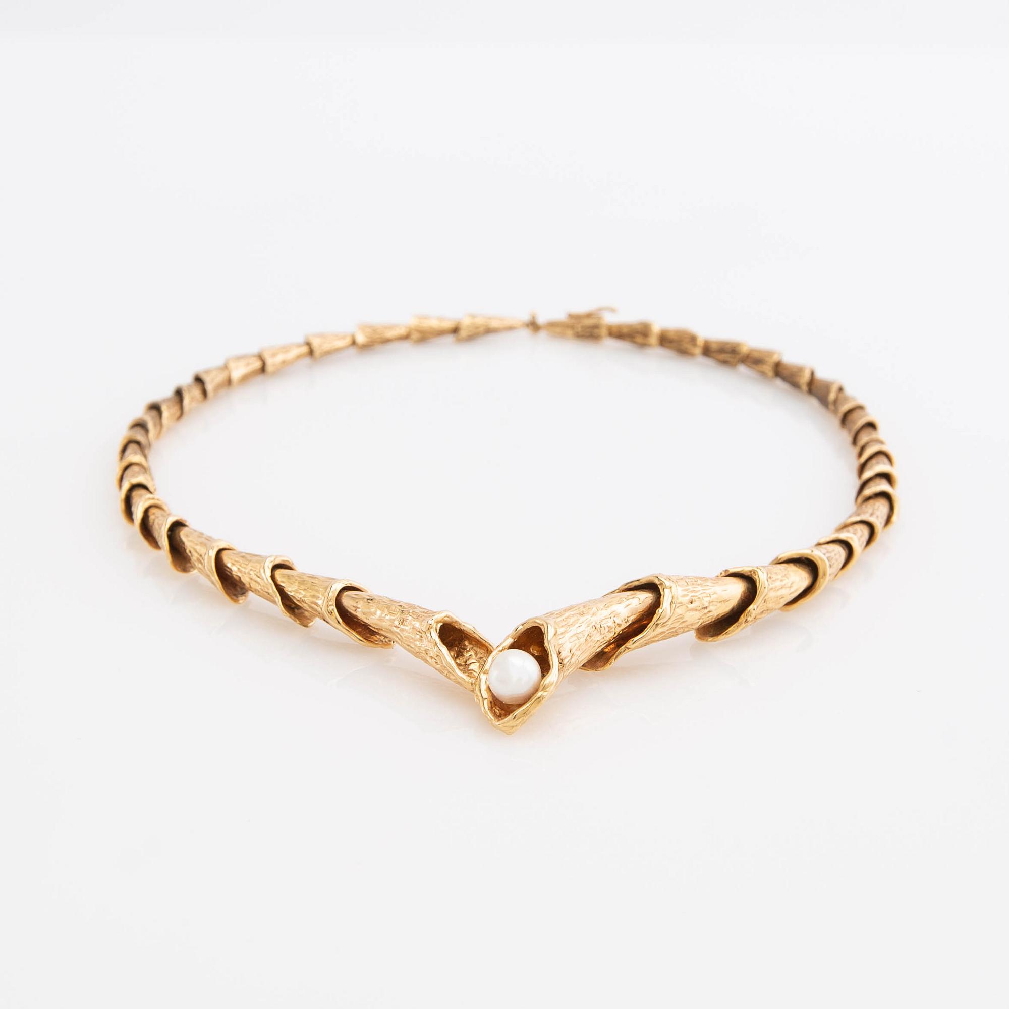 Necklace, 18K gold and pearl.