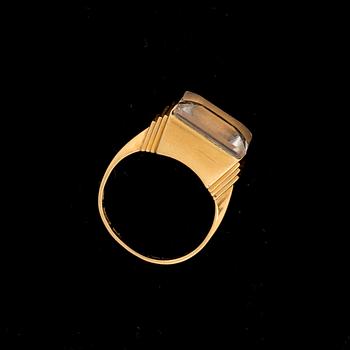 RING, 18k guld med bergkristall. 1967. Vikt ca 6 g.