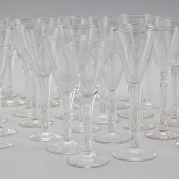 SNAPSGLAS, 33 st, olika modeller, 1900-talets första hälft.