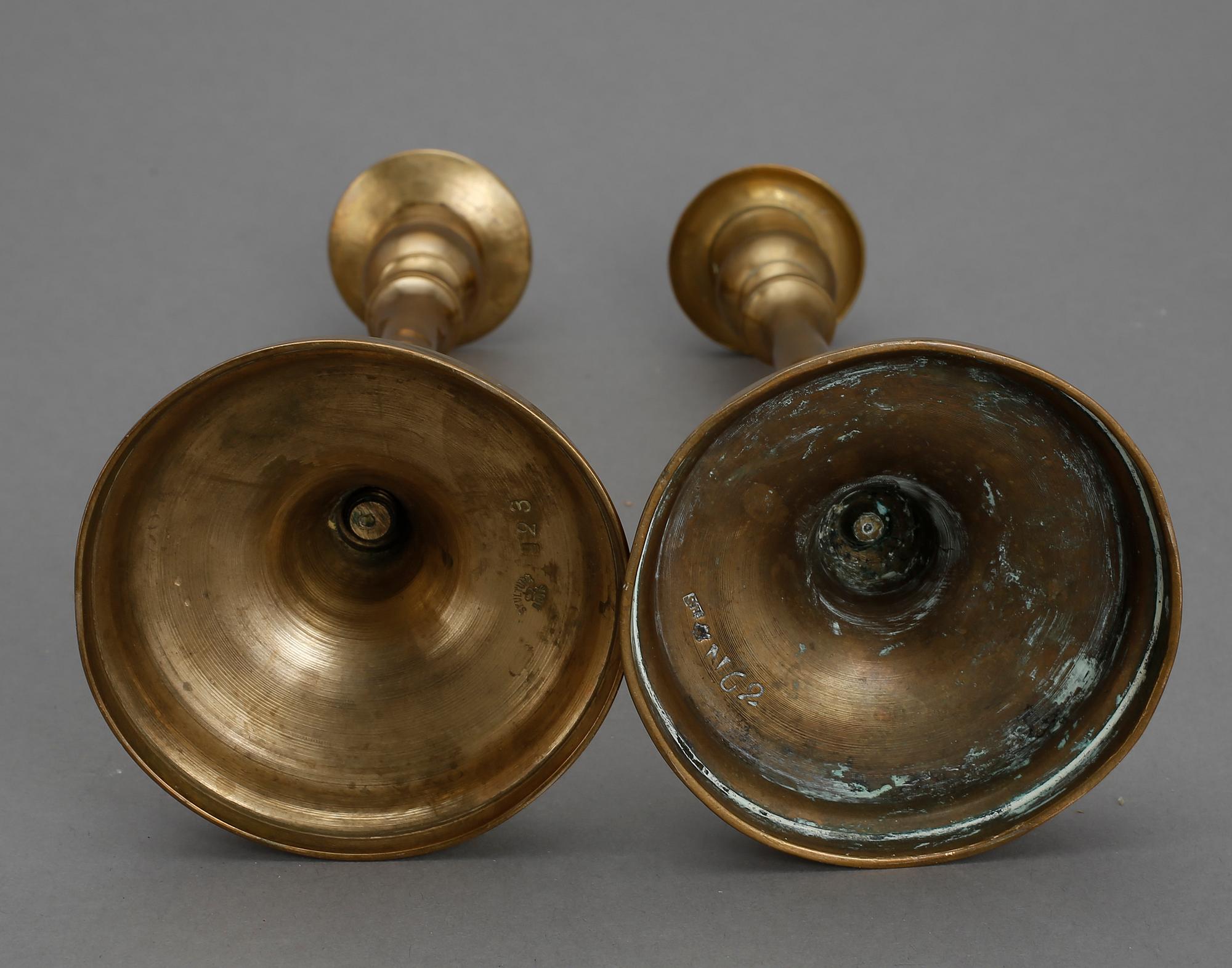 LJUSSTAKAR, 4 st snarlika, mässing, Skultuna, 1800-/1900-tal.