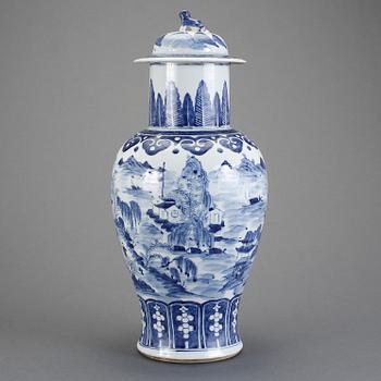 URNA med LOCK, porslin, Kina, 18/1900-tal.