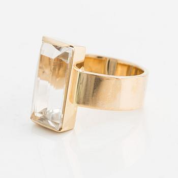 Ring in 18K gold with faceted rock crystal, Stigbert.